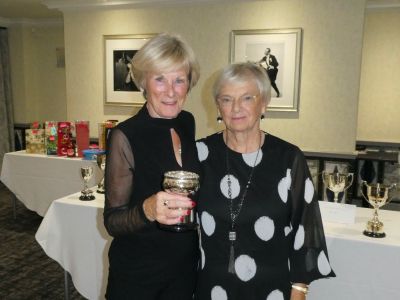 <strong>Ladies Aggregate: Winner</strong><br/>Helen Sewell